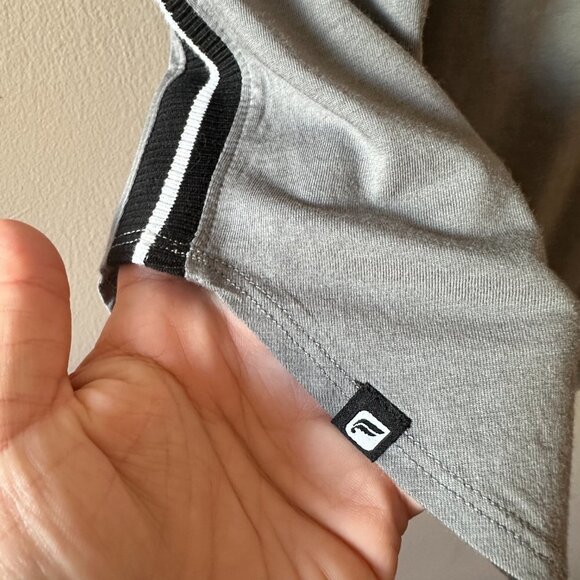 Women's L NWT Fabletics Phoenix Tee Gray Black White Oversized - Picture 6 of 8